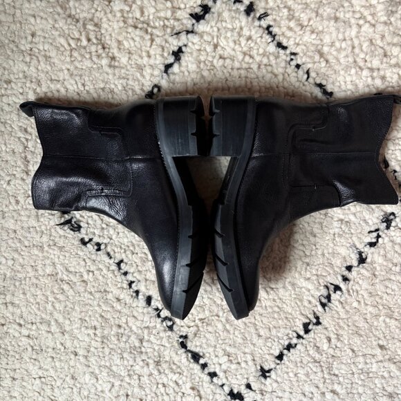 Donald Pliner Stella black goat leather pull-on Chelsea boots NWOB women's 8 - Picture 8 of 9